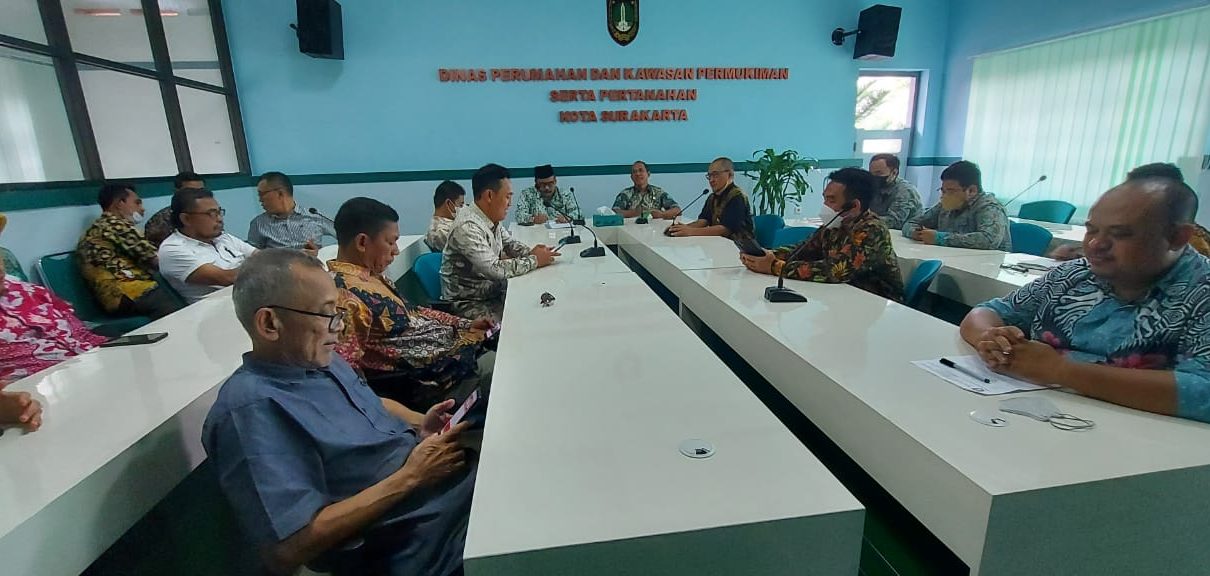 Study Banding Inisiator Raperda Penyelenggaraan Perumahan dan Kawasan Permukiman di Disperumkimtan Kota Surakarta