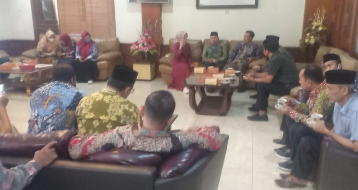 Kunker Wakil Ketua II dan komisi I,III,IV DPRD Kabupaten Rembang di DPRD Kota Surakarta