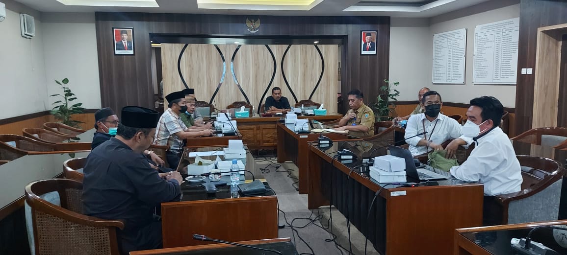 Focus Group Discusion antara Tim Pengusung Raperda Inisiatif Pencegahan dan Penanggulangan Penyakit Masyarakat dengan Tim Ahli dari Universitas Sebelas Maret