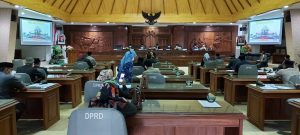 Rapat Paripurna DPRD Kabupaten Rembang terkait Penyampaian LKPJ Bupati Tahun Anggaran 2021