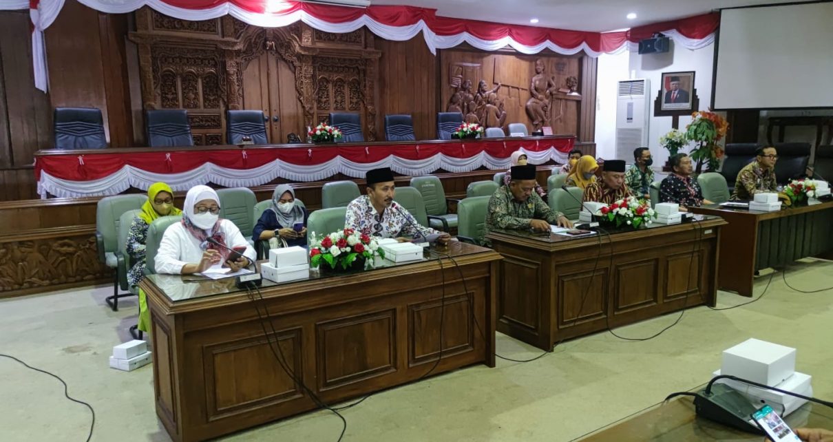 Audensi antara Forum Komunikasi Guru Swasta Rembang dengan Ketua DPRD dan Komisi IV DPRD Kab.Rembang