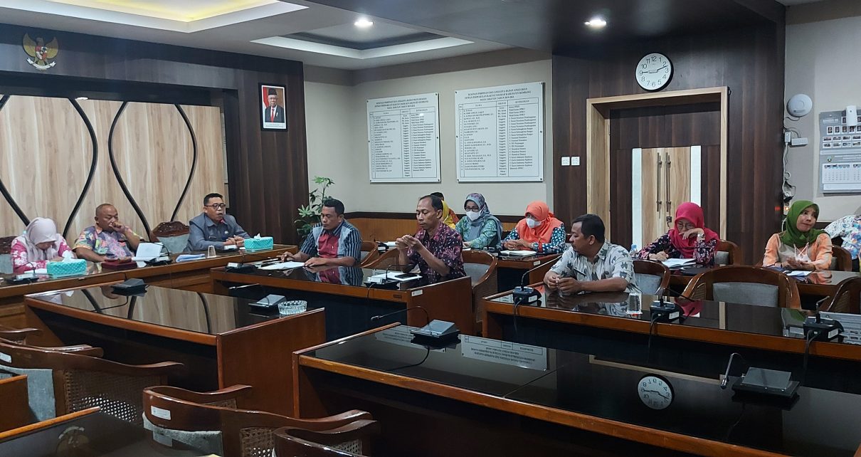 Rapat Staf Sekretariat DPRD Kabupaten Rembang