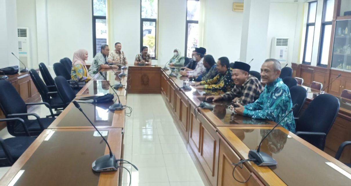Kunjungan kerja Wakil Ketua II, III dan Anggota DPRD Kabupaten Rembang di DPRD Kota Yogyakarta