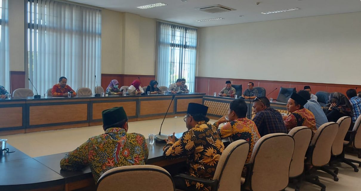 Wakil Ketua II bersama Komisi III dan Komisi IV dalam agenda kunjungan kerja di DPRD bangkalan