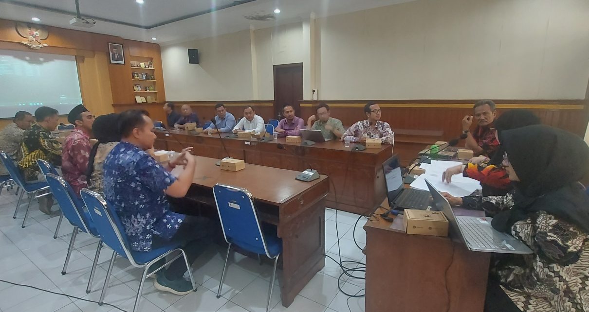 Study Banding Anggota DPRD dari Fraksi KIS terkait Raperda Batik