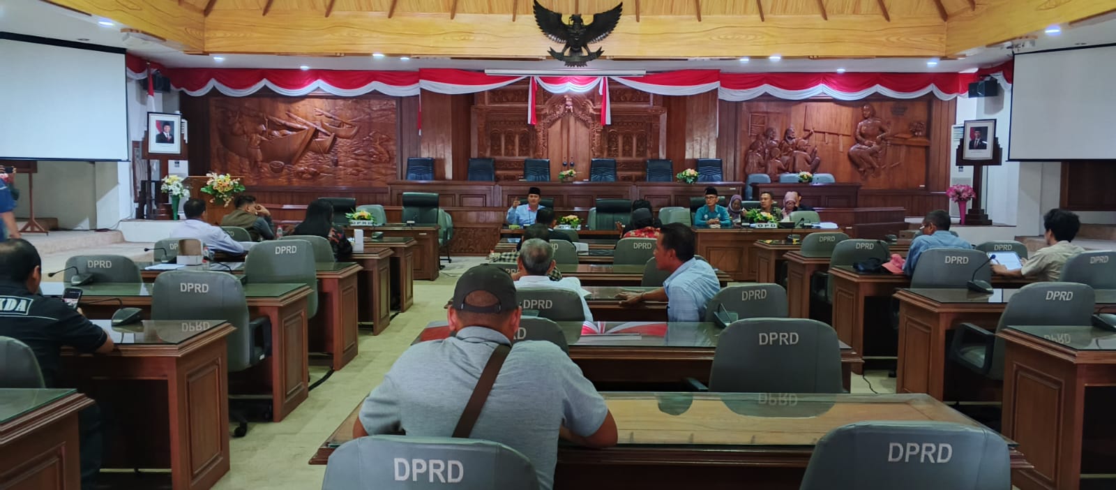 KELUHKAN PERSAINGAN USAHA ,PAGUYUBAN KAFE DAN KARAOKE DATANGI DPRD REMBANG