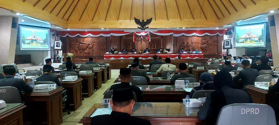 PARIPURNA PENYAMPAIAN BUPATI ATAS RAPERDA PERUBAHAN APBD TAHUN ANGGARAN 2025
