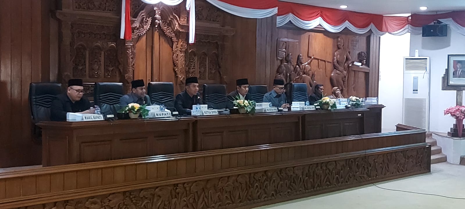 DPRD GELAR RAPAT PARIPURNA PENYAMPAIAN LKPJ BUPATI AKHIR TAHUN ANGGARAN 2025