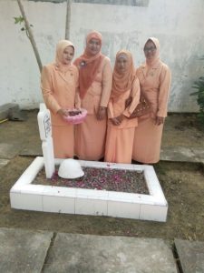ZAIARAH KE TMP GIRI BHAKTI DALAM RANGKA MEMPERINGATI HARI KARTINI KE 139 TAHUN 2018