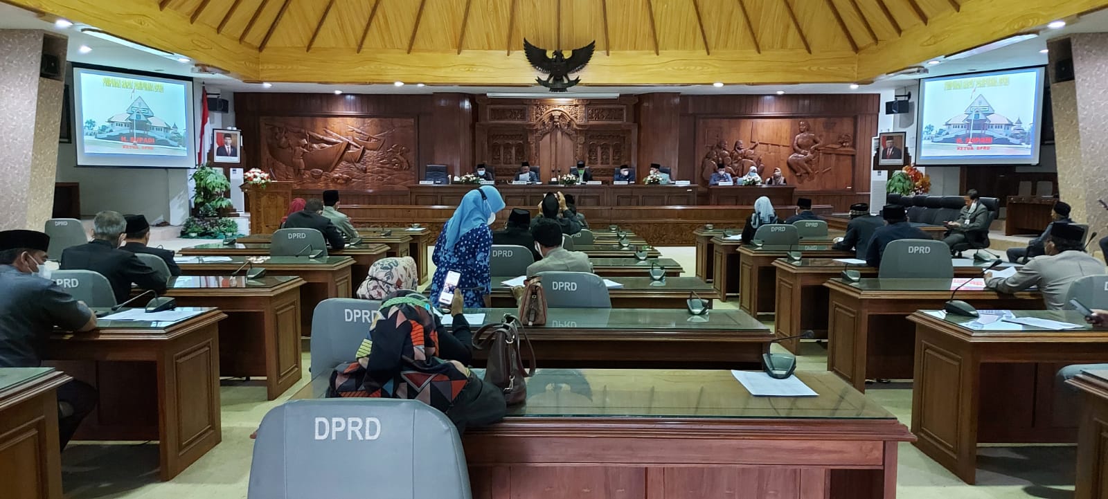 RAPAT PARIPURNA PENYAMPAIAN LKPJ BUPATI
