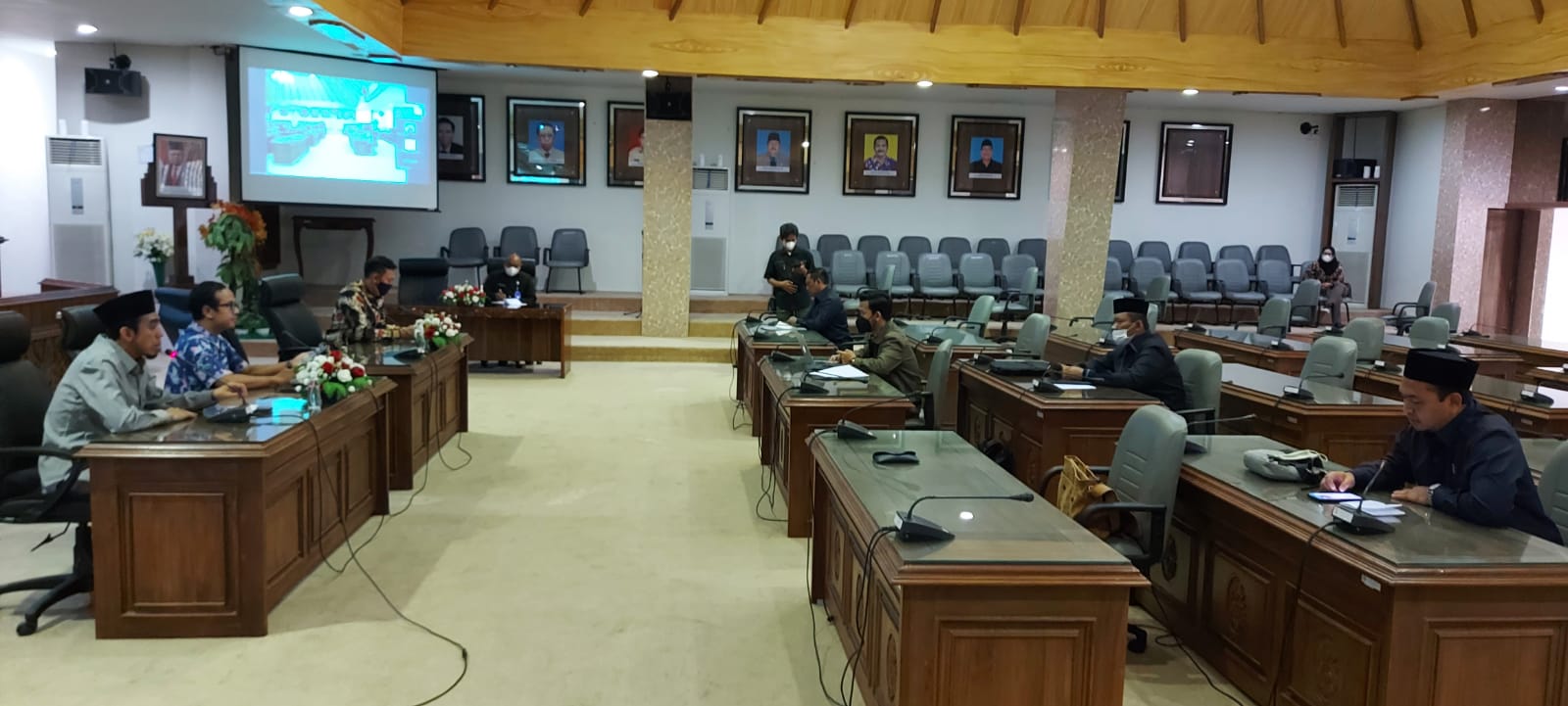 ANGGOTA DPRD DARI FRAKSI KIS GAGAS RAPERDA INISIATIF UMKM