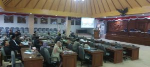 Rapat paripurna persetujuan usul tiga raperda inisiatif