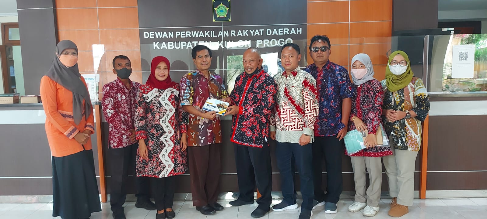 TUKAR ILMU DAN PENGALAMAN SEKRETARIAT DPRD REMBANG DATANGI KULONPROGO