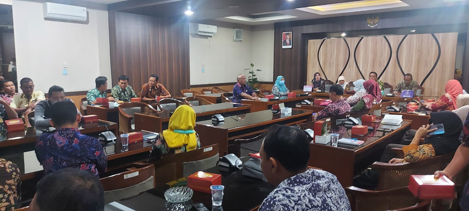 RAPAT STAF SEKRETARIAT DPRD KABUPATEN REMBANG