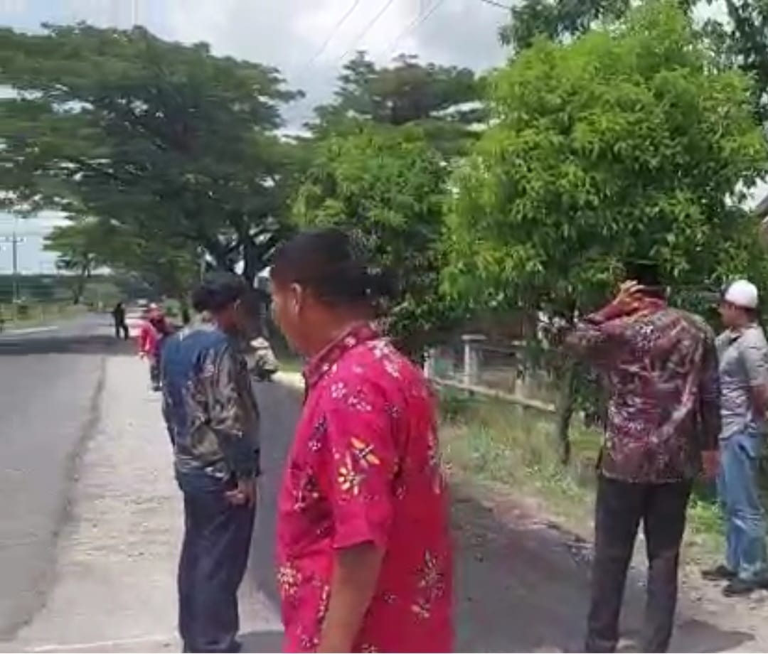 DENGAR KELUHAN MASYARAKAT,KOMISI III DATANGI JALAN JAPE PAMOTAN