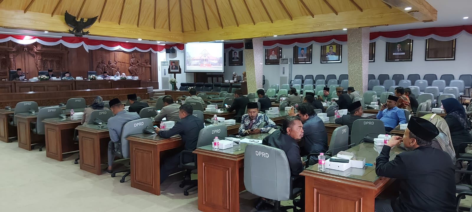 PARIPURNA PERSETUJUAN RENJA DPRD