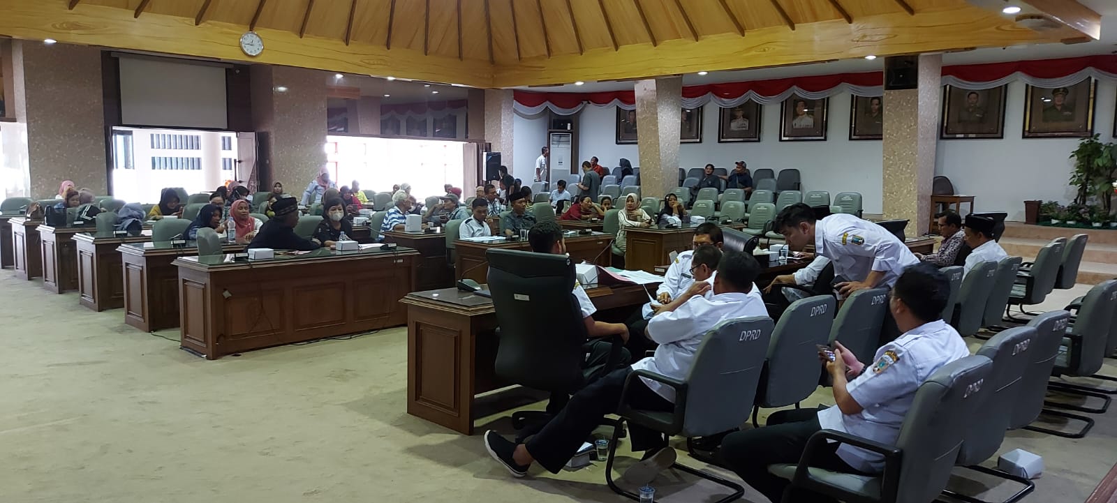 AUDENSI PIMPINAN DPRD DAN KOMISI II DENGAN ASOSIASI PEDAGANG PASAR DI KABUPATEN REMBANG