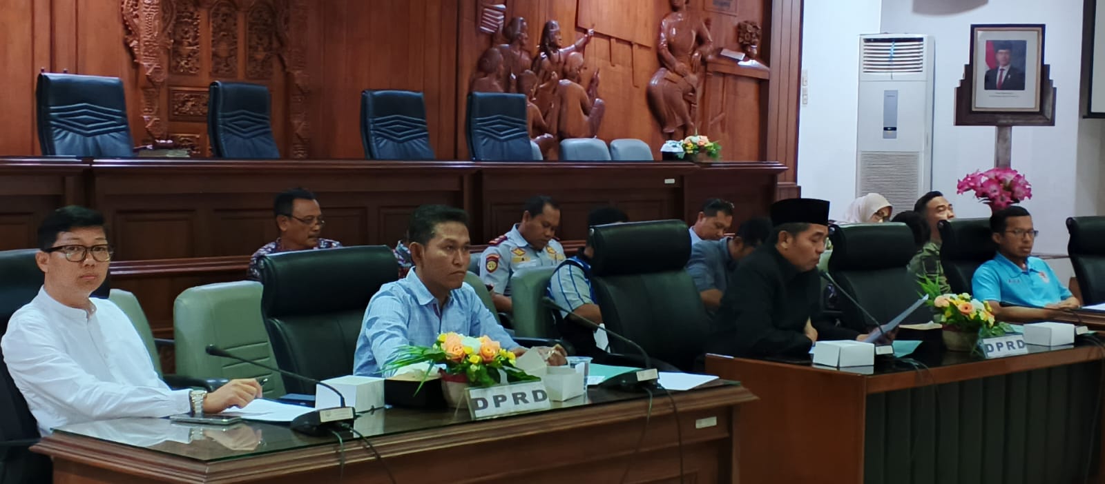 KELUHKAN BAU TAK SEDAP WARGA BANYUDONO DATANGI KANTOR DPRD