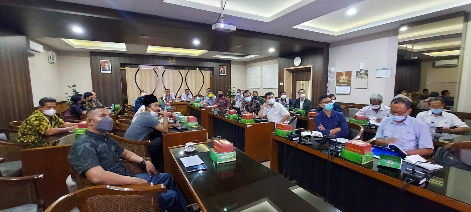 RAPAT PANSUS 4 TERKAIT REVISI RAPERDA RTRW DENGAN PENGUSAHA REMBANG