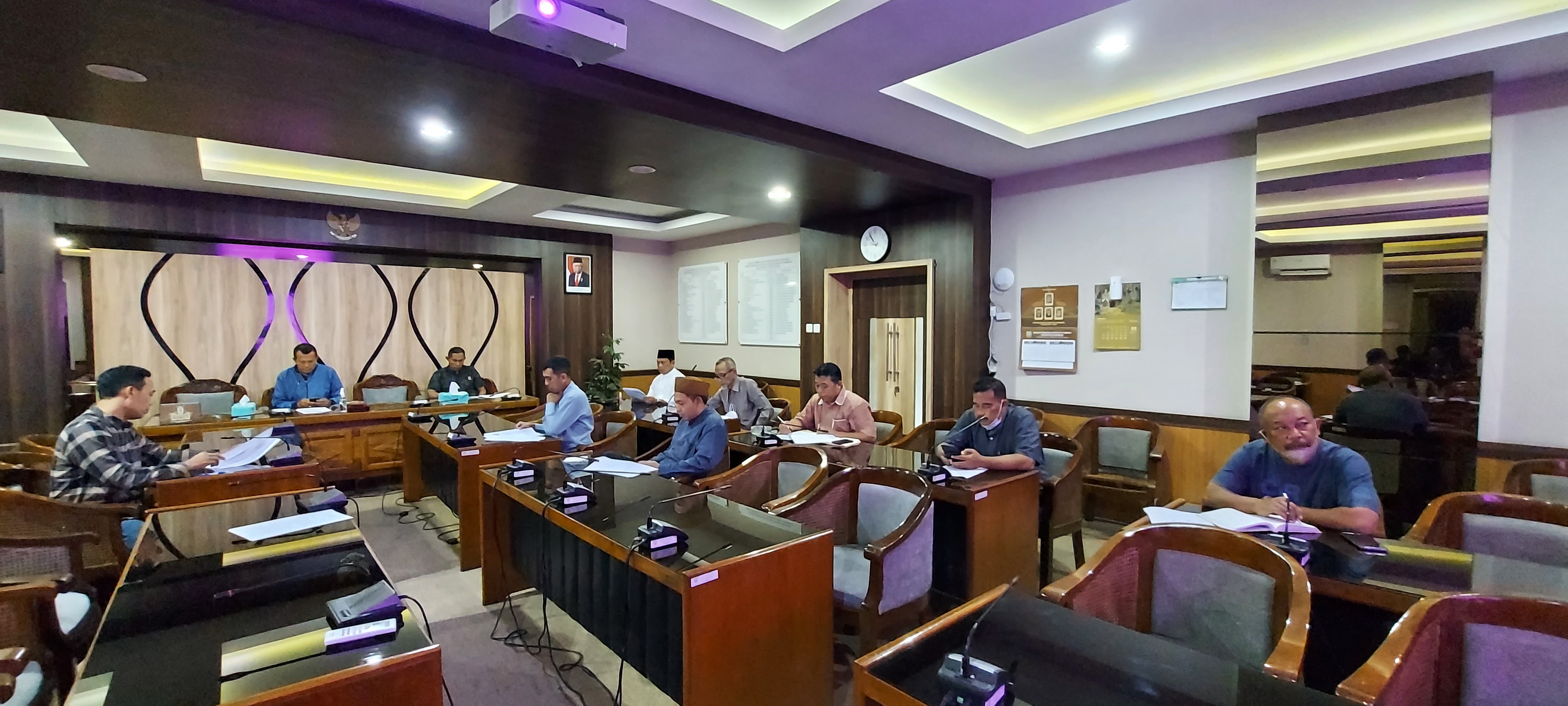 RAPAT BAPEMPERDA DENGAN PIMPINAN PANSUS TATIB