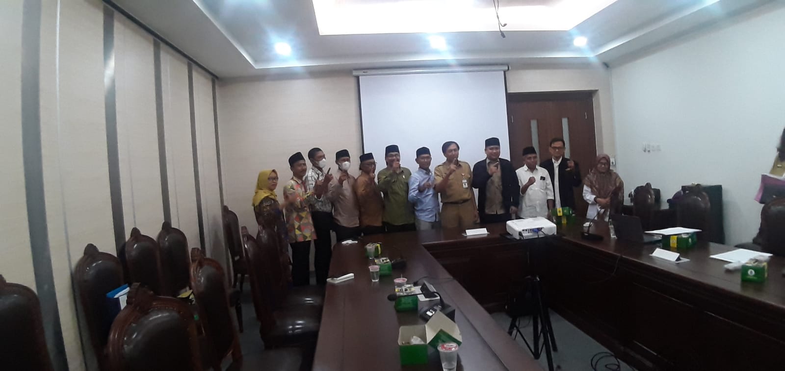 PONDOK PESANTREN DIHARAPKAN BISA MEMBANGUN SINERGRITAS DENGAN PEMERINTAH PUSAT, PEMERINTAH PROVINSI, PEMERINTAH DAERAH, DUNIA USAHA DAN MASYARAKAT SETEMPAT