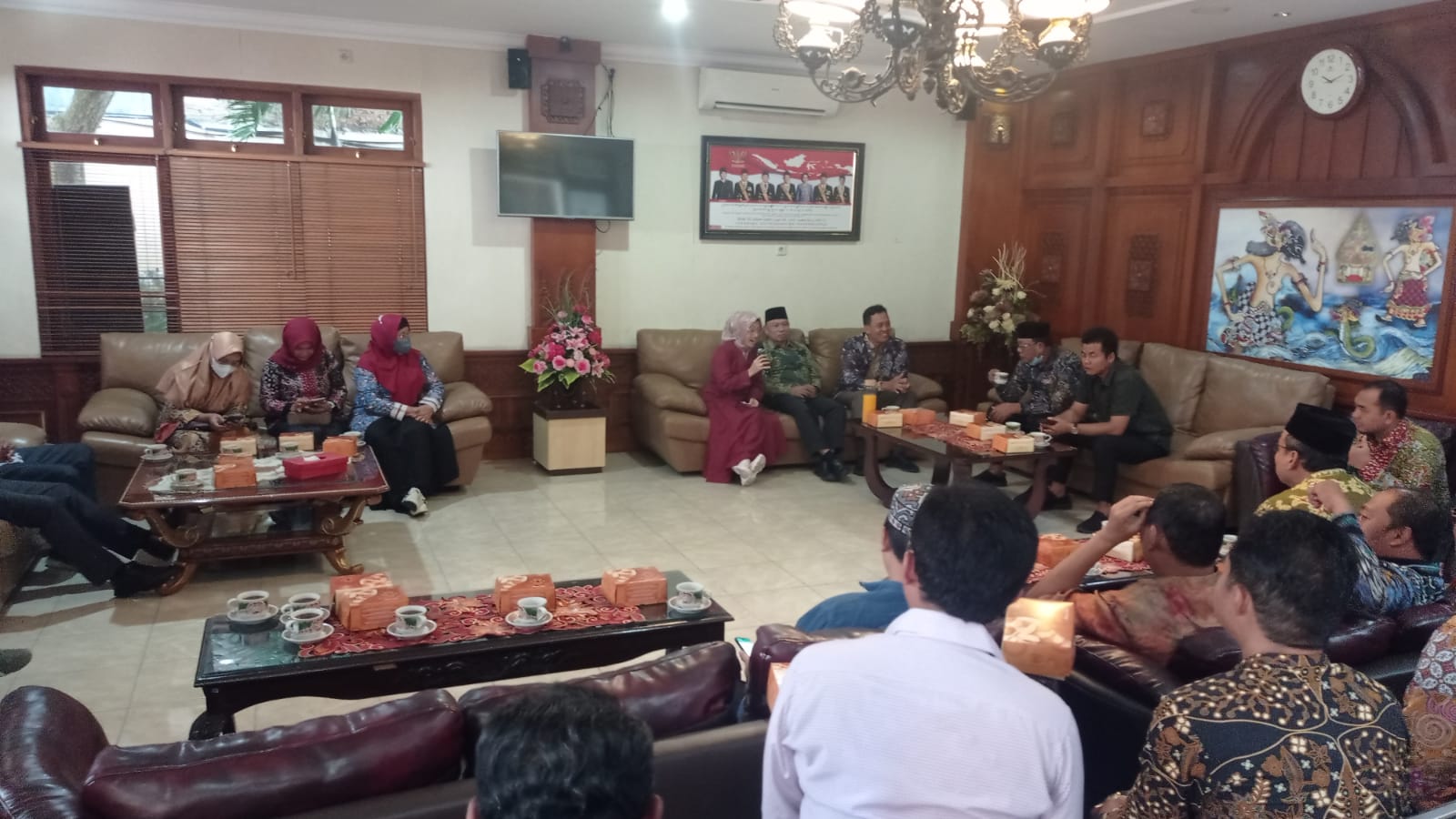 STUDI BANDING WAKIL KETUA II BESERTA KOMISI I, III DAN IV DPRD KABUPATEN REMBANG KE DPRD KOTA SURAKARTA